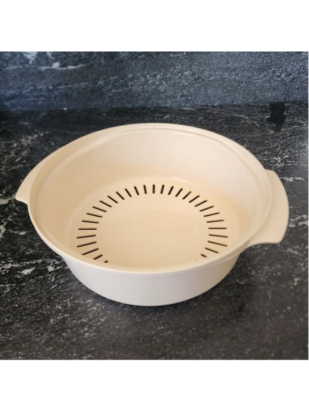 Tupperware Beige Microwave cook Pot  with Lid